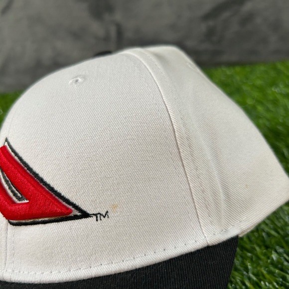 Pacific Headwear Baseball Cap Fitted Hat Black Bill White Crown Embroidered Logo - Picture 9 of 10